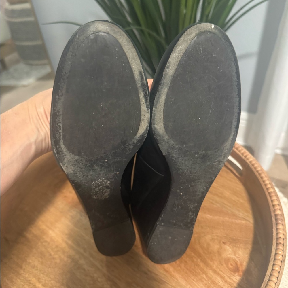 Tory Burch Black Flats with Gold Emblem - Picture 5 of 5